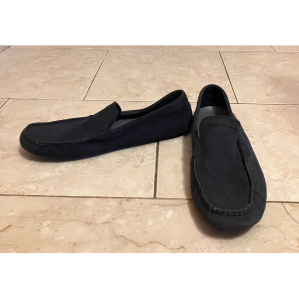 Uggs Men ‘s Navy mocassin loafer